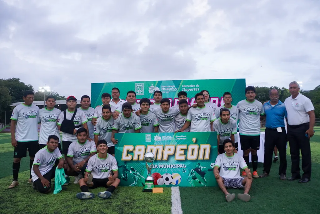 Imagen de ¡Emoción y pasión en la final de la Liga Municipal de Fútbol Soccer, Categoría Segunda Fuerza!