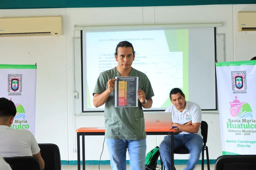 Imagen de El Gobierno Municipal de Santa María Huatulco promueve la prevención de la violencia en el noviazgo