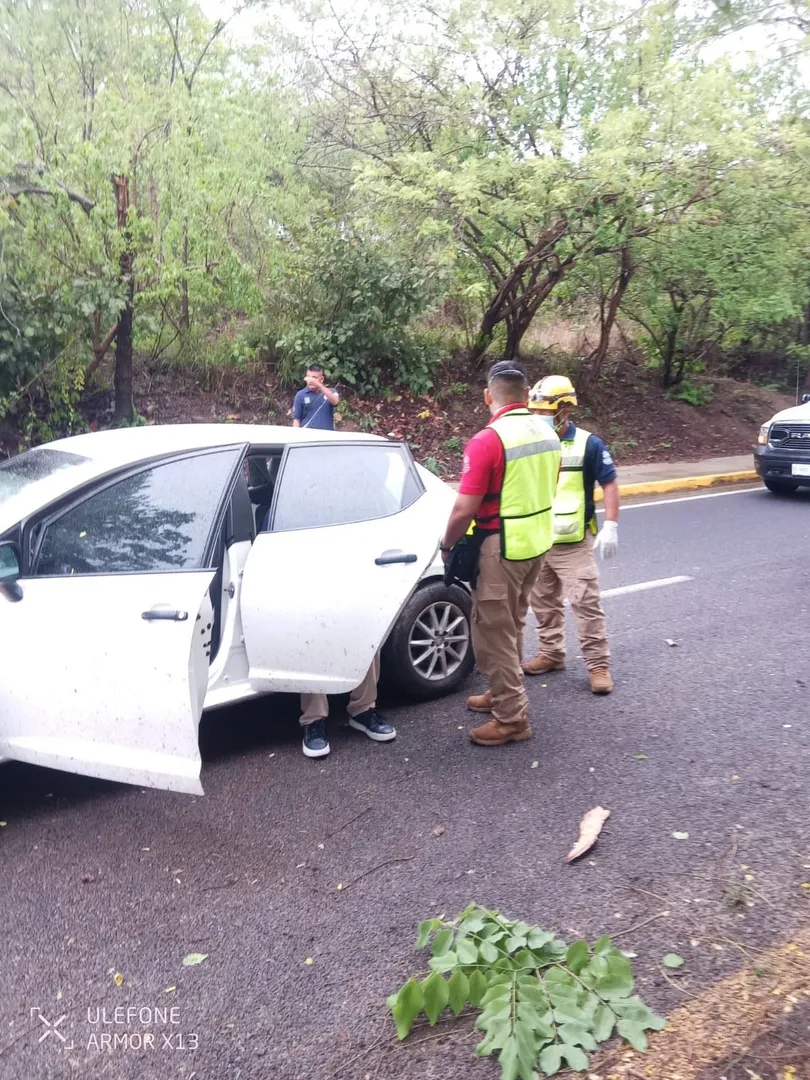  Atención oportuna ante accidente vial en Santa María Huatulco