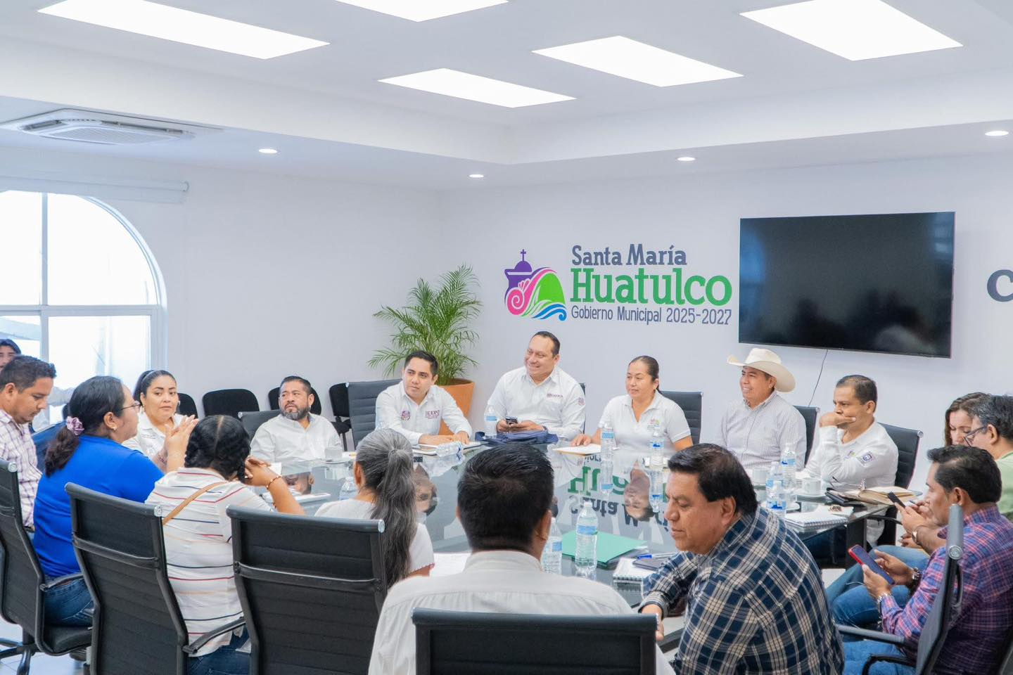 Imagen de Mesa de trabajo a favor de la educación en El Puente de Coyula