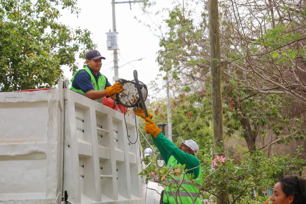 Cleanup Day Continues in the Municipal Agency of Santa Cruz Huatulco