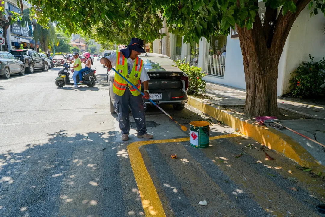Continúan las acciones de cruces y zonas escolares seguras en el Sector H