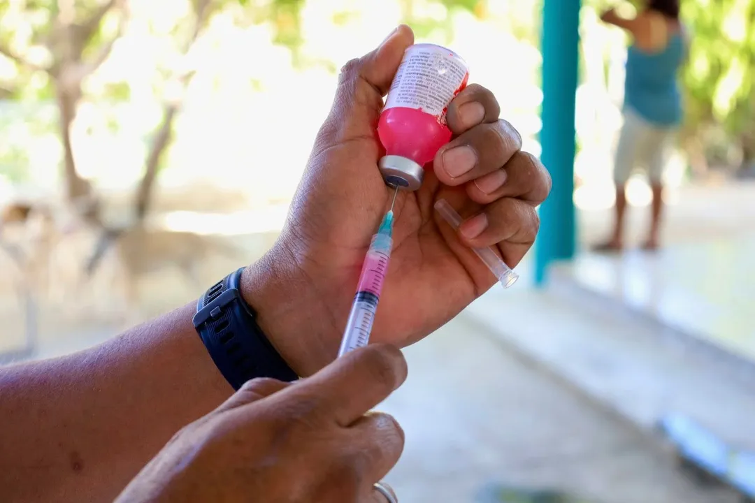 Rabies Vaccination Campaign Progresses in Barrio Guarumbo