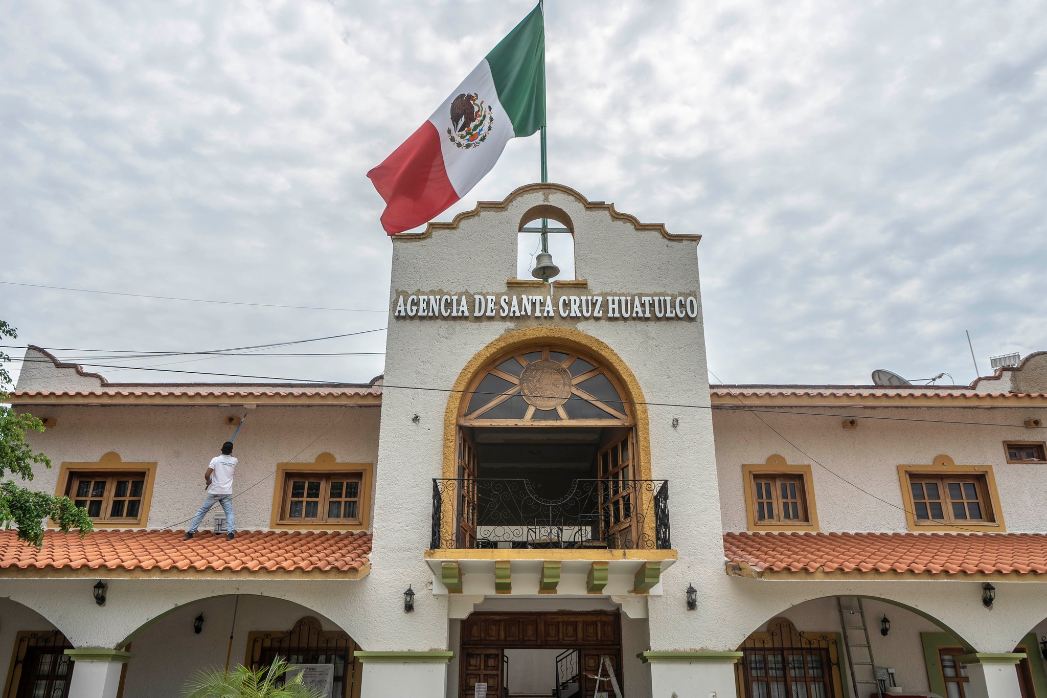 Painting Work at Santa Cruz Huatulco Agency