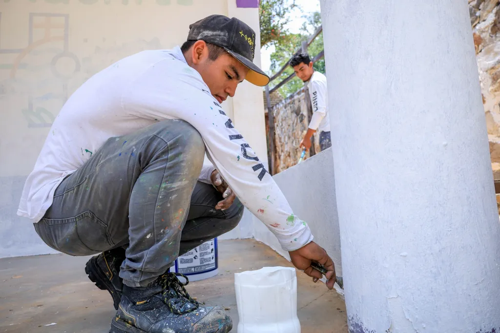 Painting Work Continues in the Municipal Agency of Arroyo Xúchitl